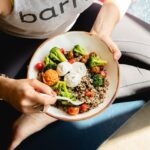 Skutki uboczne diet niskowęglowodanowych – co może się pojawić i kiedy reagować?